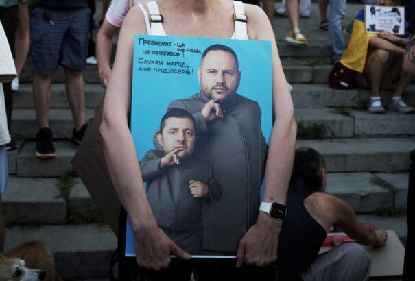 Az ukrán korrupcióellenes hivatalok letartóztatások tömegével kezdték meg működésüket