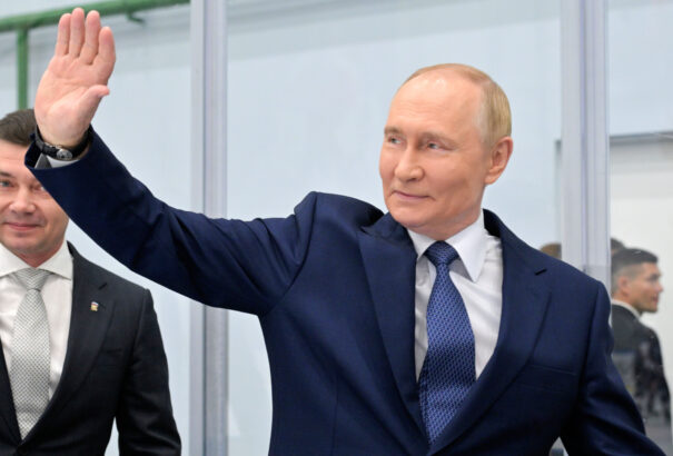 Az amerikai elnök személyesen fogja várni Putyint a reptéri kifutón. Trump: Ha a találkozó nem jól alakul, felállok és elmegyek – Képekkel