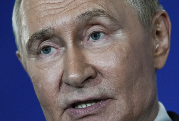 Közzétették Melania Trump Putyinnak írt békelevelét, amelyet az orosz elnök el is olvasott