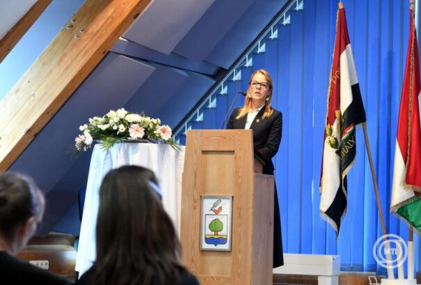 Az új tanévben a külhoni pedagógusok is igényelhetnek pedagógus igazolványt