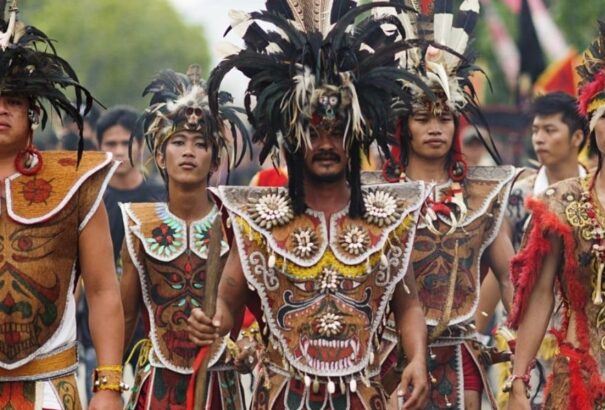 Földön kívüli anyagból készült ősi fegyvert találtak Borneó őslakosainál – Fényképpel