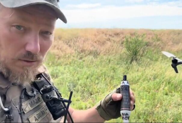 Üzent a kitiltott ukrán-magyar drónparancsnok Szijjártó Péternek: „Dugja fel a seggébe a szankcióit”