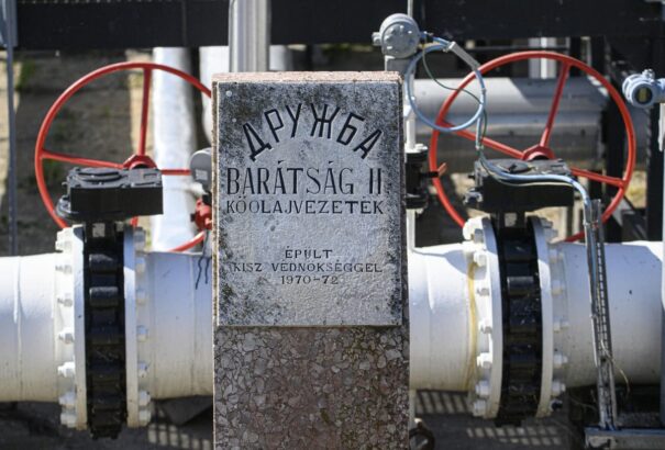 Helyreállt a kőolajszállítás a Barátság vezetéken. Ismét áramlik a kőolaj Szlovákiába és Magyarországra