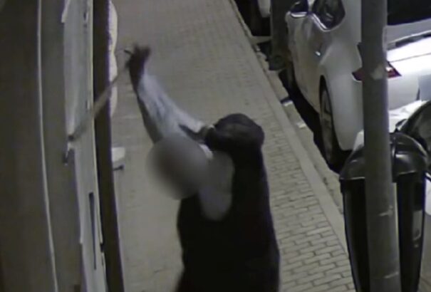 Letépték a Magyar Szövetség kétnyelvű tábláját a párt székházáról