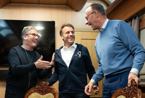 Vasárnap délután videókonferenciát tart a „hajlandók koalíciója“