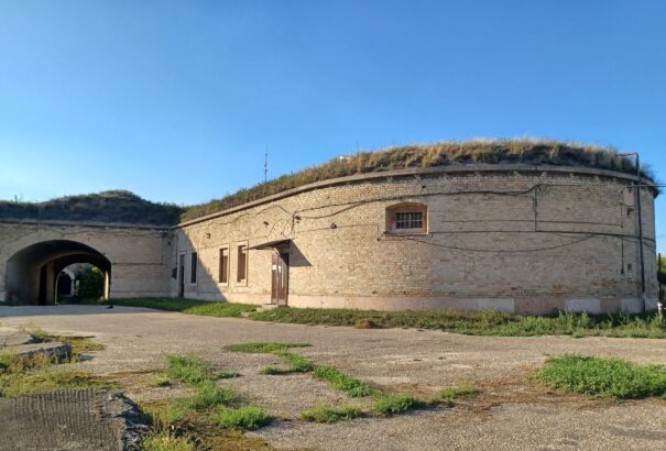 Séta a komáromi erődrendszer Nádor-vonalán – Képekkel