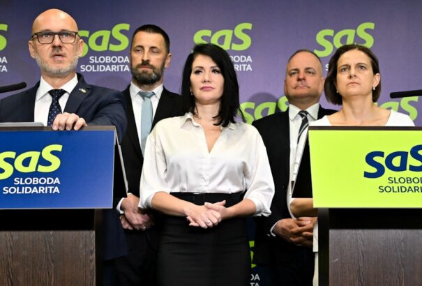 Bittó Cigániková: Sulík kiállítása egy undorító disznóság, a progresszívek olyanok, mint a szélsőséges hívők