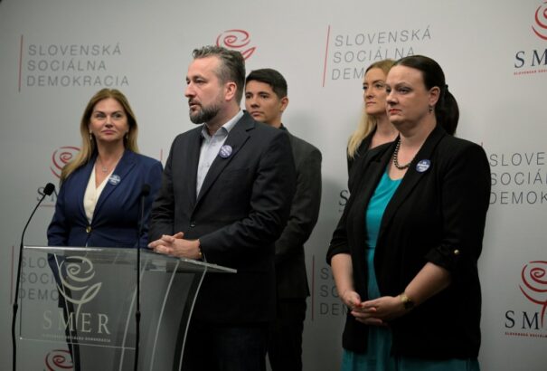 A smeres EP-képviselők uniós vizsgálatot követelnek a brit beavatkozás ügyében