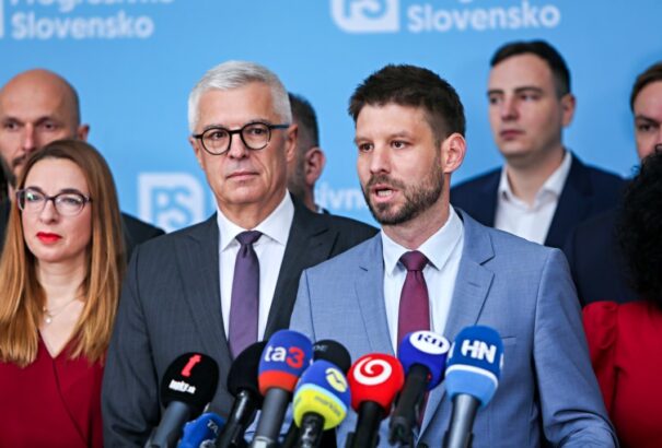 Šimečka és a PS nyílt részvételt szorgalmaz a háborúban, és a „hajlandók koalíciója” missziójába is belerángatná az országot