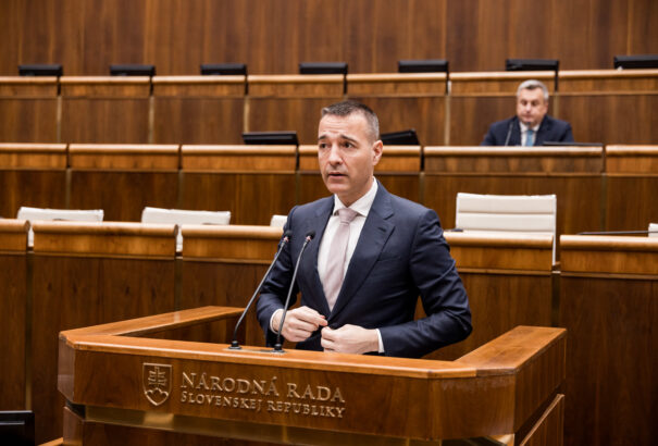 Drucker cáfol: Nem likvidáljuk a magániskolákat