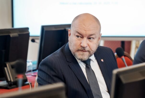 Huliak elkezdett rettegni Nagy-Magyarországtól, visszahozná a kötelező sorkatonaságot