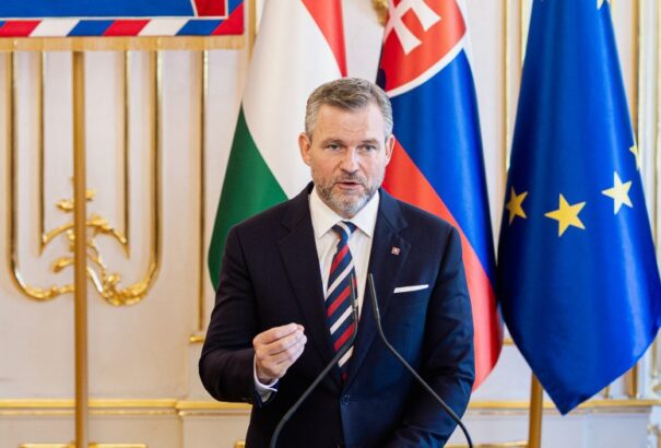 Innen nincs vissza: Pellegrini aláírta az alkotmánymódosítást