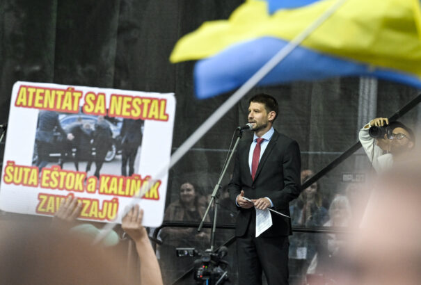 Általános sztrájkra szólítottak fel a pozsonyi ellenzéki tüntetésen, de volt azért néhány érdekes mozzanat