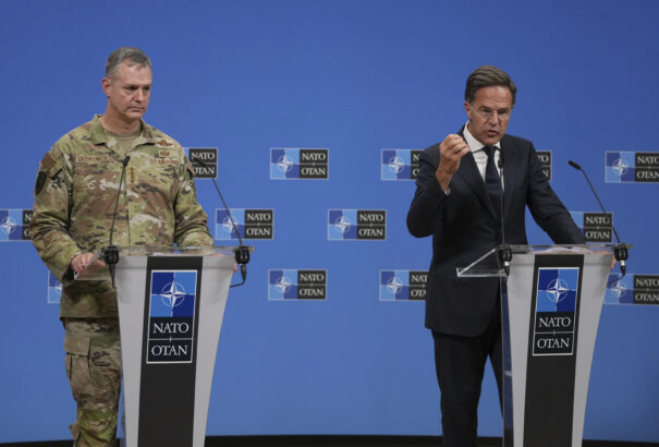 A NATO kezdeményezést indít a keleti szárny védelmének támogatására