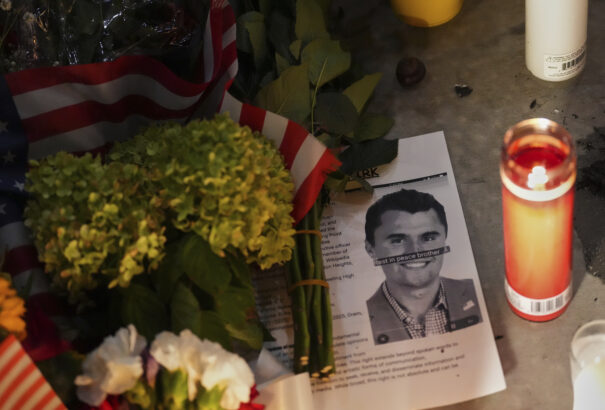 Megnevezték a Charlie Kirk meggyilkolásával gyanúsított férfit