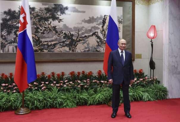 Putyin Ficónak: Oroszország senkit sem akar megtámadni, csak saját érdekeit védi