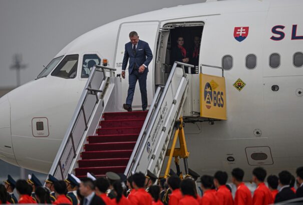 Robert Fico Fehéroroszországba látogathat, Lukasenkával tárgyalt Pekingben
