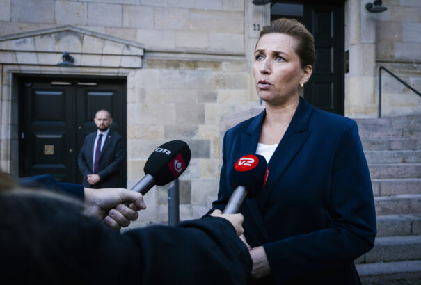 „Hibrid támadás” érte Dániát – a kormányfő nem zárja ki, hogy a Kreml állhat a háttérben