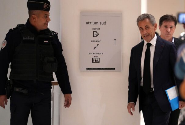 Halálosan megfenyegették a börtönbe vonuló Nicolas Sarkozyt