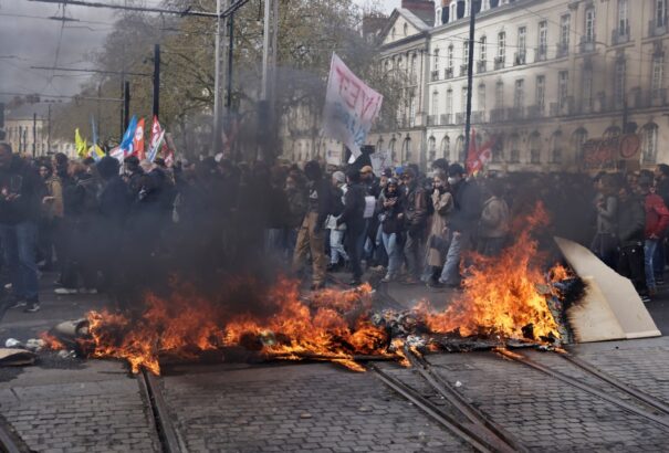 Franciaország megbénul: A nyugdíjreform óta nem látott méretű demonstrációkra készül az ország
