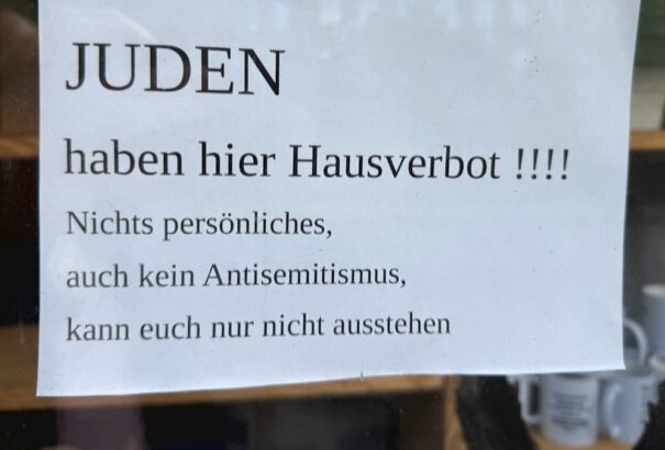 „Zsidóknak belépni tilos” táblát aggatott ki egy kereskedő Németországban