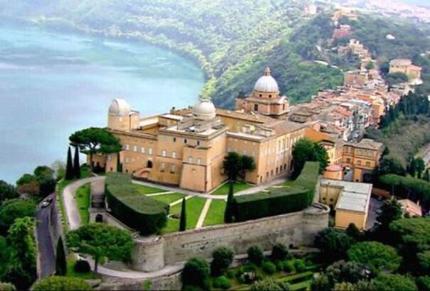 Megnyílt a Vatikán mintagazdasága, ahol pápai olaj és bor készül