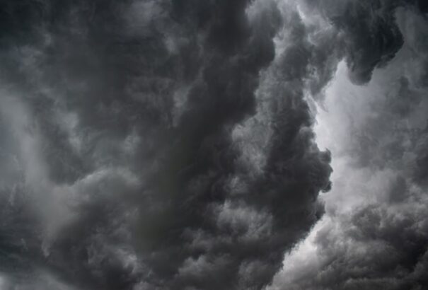 Egyelőre marad a vacak idő, de hamarosan újabb fordulat jön az időjárásban