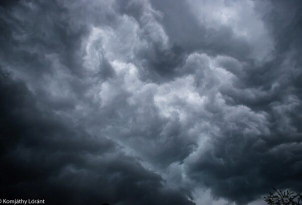 Szombaton is viszonylag meleg lesz, de záporokra, zivatarokra kell számítani