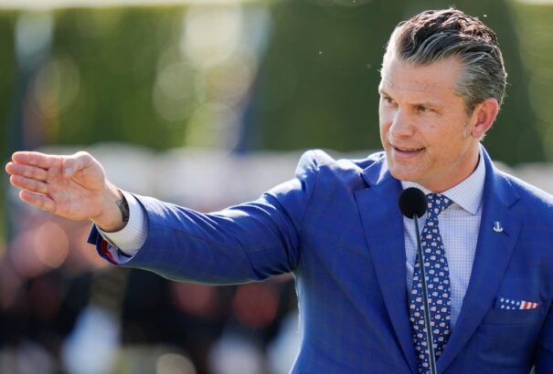 Valami készül: Az amerikai hadügyminiszter titkos találkozóra hívta a tábornokokat