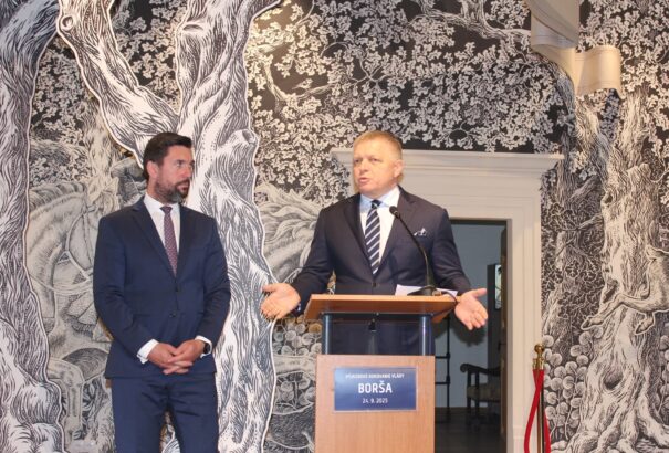 Fico Borsiban: ígéretek, milliók és tokaji bor a kormány kihelyezett ülésén