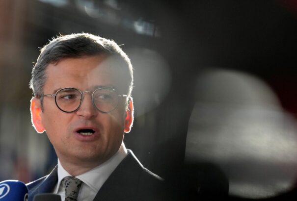 Zelenszkij miatt menekült külföldre a volt ukrán külügyminiszter