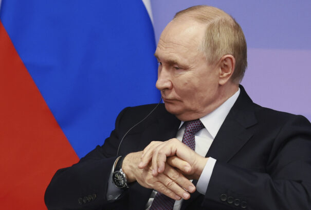 Putyin: A NATO-csapatok Ukrajnában „legitim célpontot” jelentenének Oroszország számára