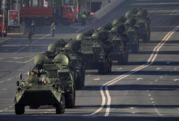 Oroszország egy éven belül megduplázza rakéta- és dróngyártását