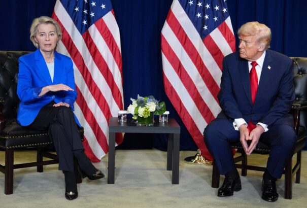 Brüsszel megkerülné a tagállami vétót, az utolsó csepp orosz olajat is száműzné – vámokkal