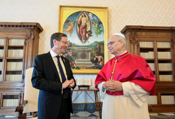 XIV. Leó pápa a Vatikánban fogadta az izraeli elnököt, tűzszünetet sürgetett