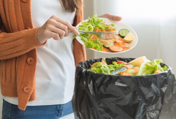 A szlovákiai polgárok legtöbbször főtt ételt és pékárut dobnak ki. Évente átlagosan 100 kg élelmiszer-hulladék jut egy lakosra