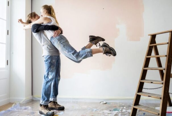 Nem könnyű a fiatalok helyzete a lakáspiacon. Még ahhoz is rengeteget kell spórolniuk, hogy hitelt kaphassanak