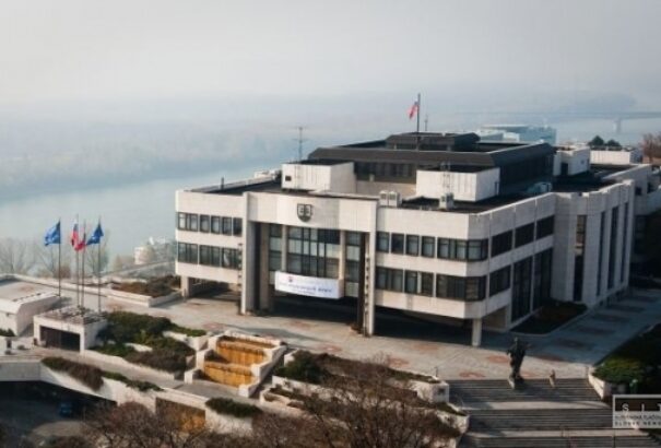 Jó hír a vállalkozóknak: A kisiparosok, egyéni vállalkozók a jövő évtől mentesülnek a pénzügyi tranzakciós adó alól