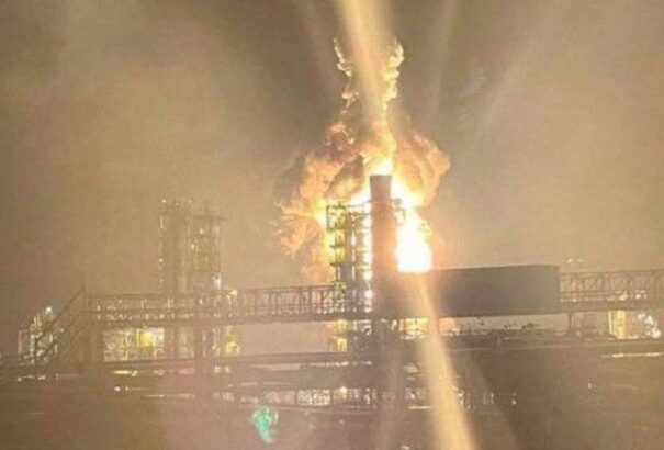 Tűz ütött ki egy hatalmas orosz olajfinomítóban
