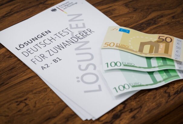 Botrány Németországban: ezrével árulják a honosításhoz szükséges hamis dokumentumokat