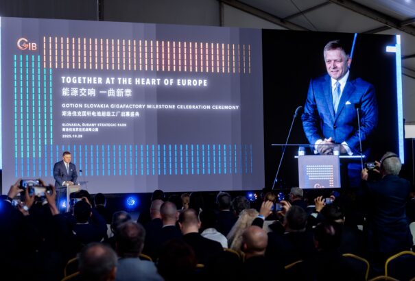 Fico: Helyes és időtálló döntés volt a surányi akkumulátorgyár