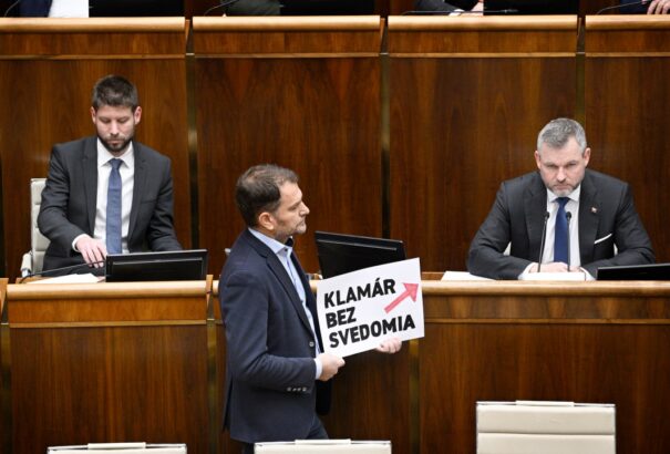 Gašpar: Az új házszabály betiltja a képi segédeszközöket a parlamentben