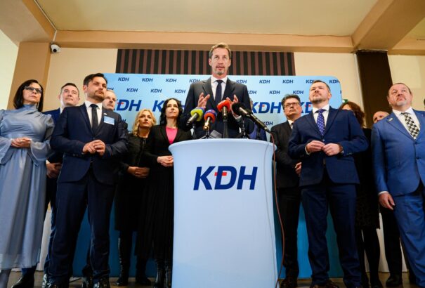 A KDH politikáját szabotáló két képviselő maradhat a kereszténydemokraták frakciójában