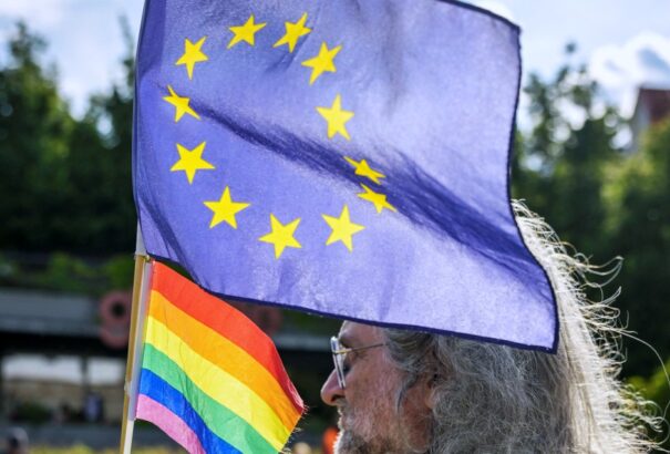 56 szivárványos NGO követeli Szlovákia uniós forrásainak befagyasztását