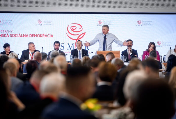 Fico elhalasztaná a választásokat – a megyei vezetők szerint ez megrengetné a demokrácia alapjait