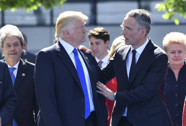 Stoltenberg sokkoló információkat tárt fel. Trump állítólag több országot is „ki akart dobni” a NATO-ból