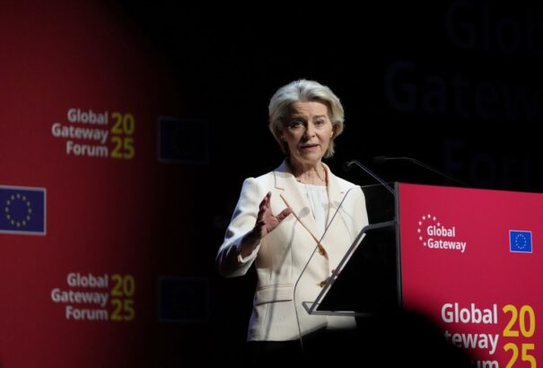 Von der Leyen a vádak ellenére sem függeszti fel a magyar biztost