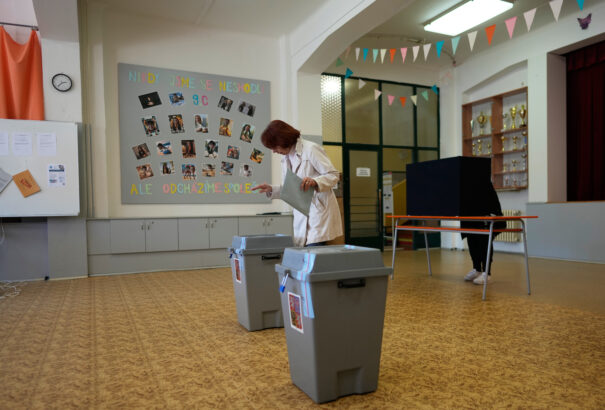 Rekordgyanús részvétel már a választások első óráiban Csehországban