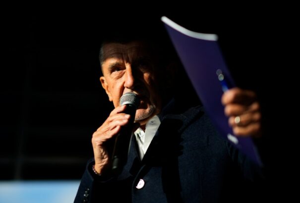 Babiš: Ha kormányra kerülünk, egy koronát sem adunk fegyverekre Ukrajnának
