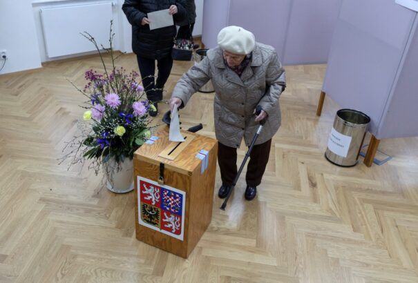 Visszatér a V4? Megkezdődnek a cseh parlamenti választások